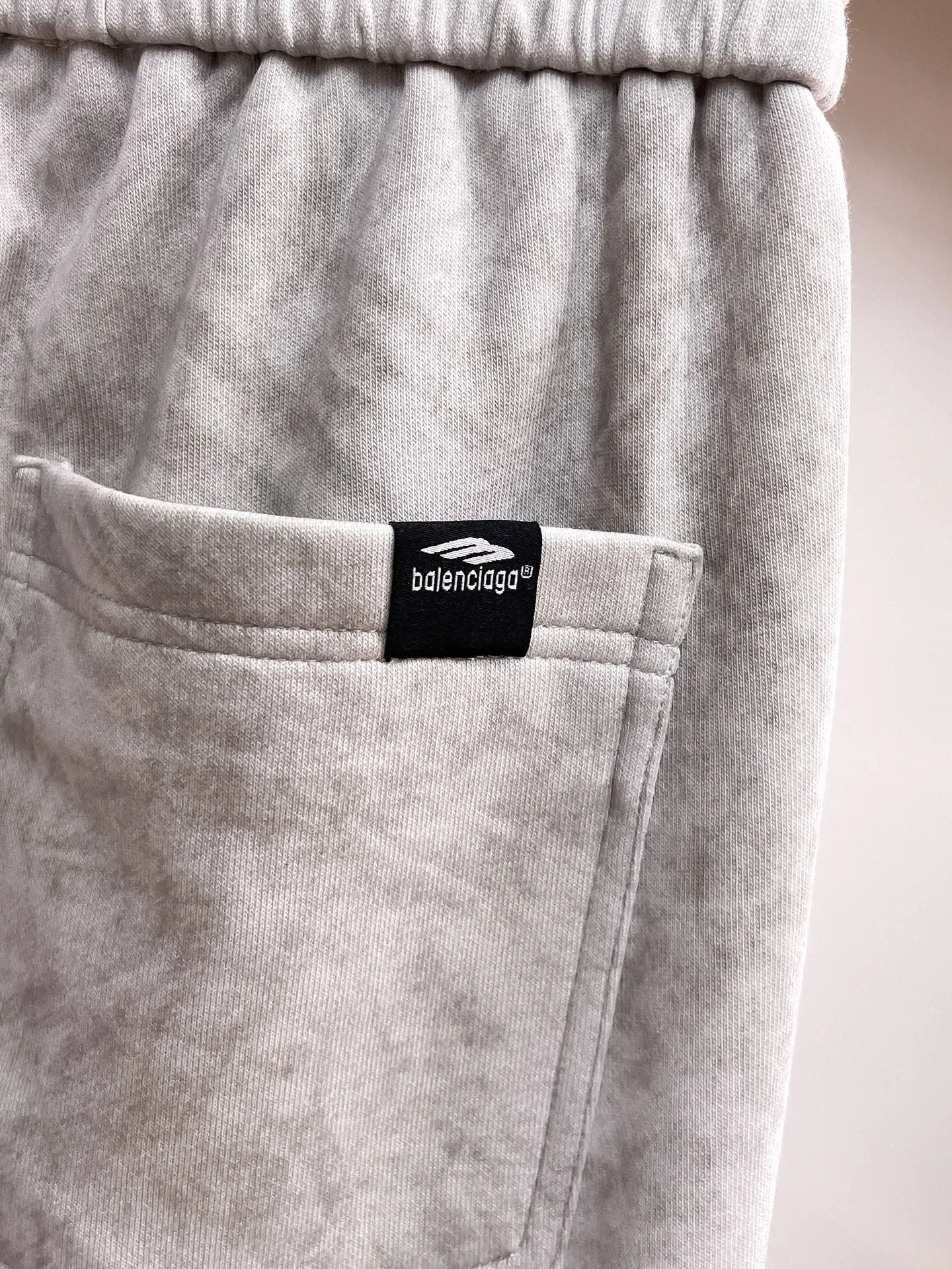 Balenciaga 🆕2026 Autumn and Winter New Arrival Casual Pants! The official website will be released simultaneously. Brand Classic LOGO casual pants, customized fabrics, excellent comfort and strong touch. Highly recognisable, perfect appearance and craftsmanship. Size:M-3XL
